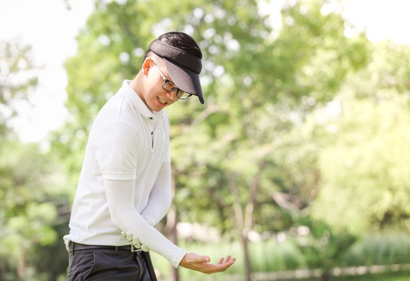 A man is suffering from elbow pain needs an emergency treatment in Maryland