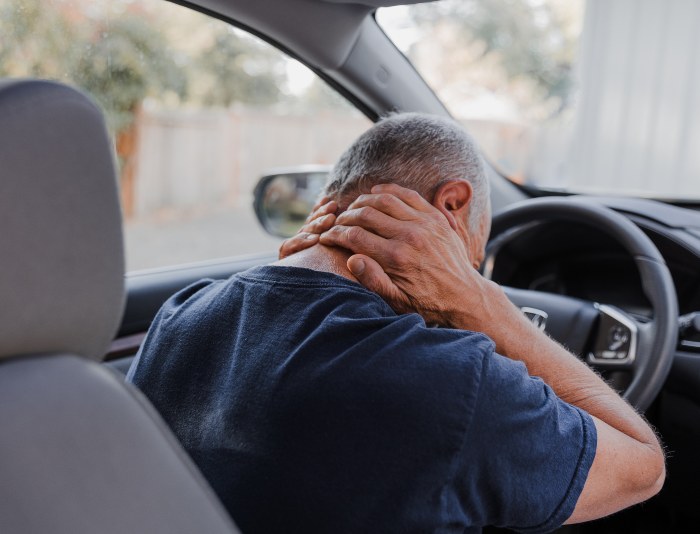 Man suffering from neck injury due to whiplash in Maryland